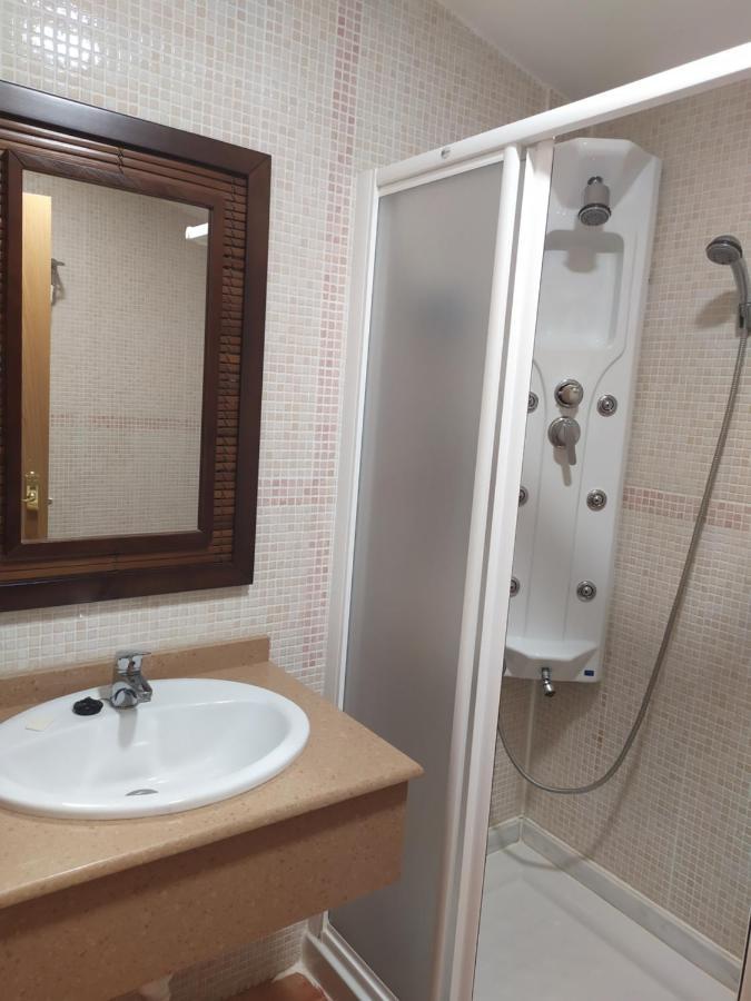 Hostal Restaurante Bustos Villarrubio Esterno foto