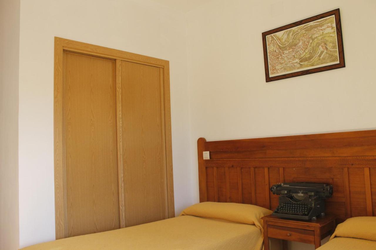 Hostal Restaurante Bustos Villarrubio Esterno foto