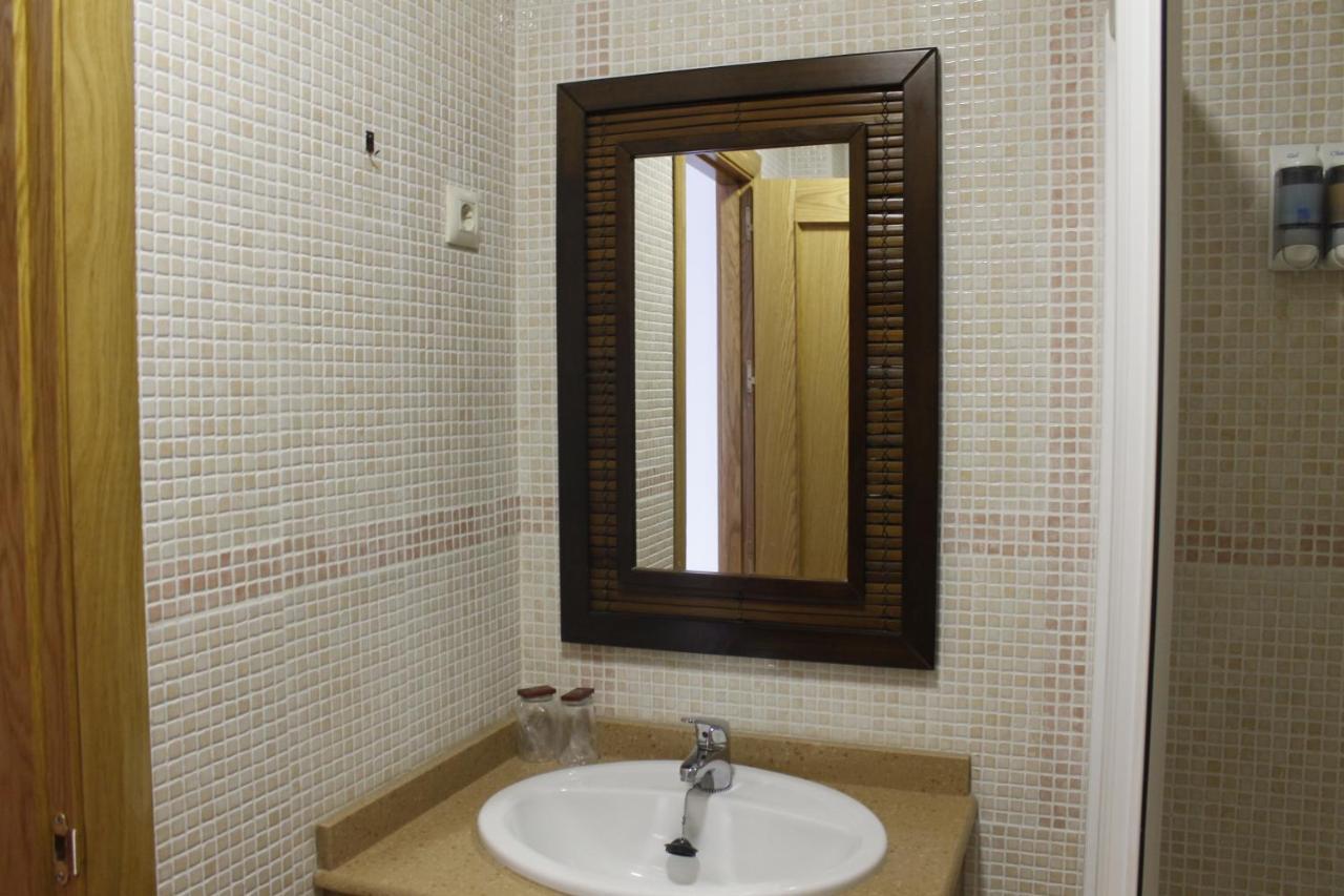 Hostal Restaurante Bustos Villarrubio Esterno foto