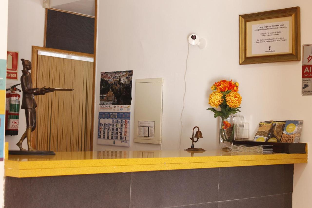 Hostal Restaurante Bustos Villarrubio Esterno foto