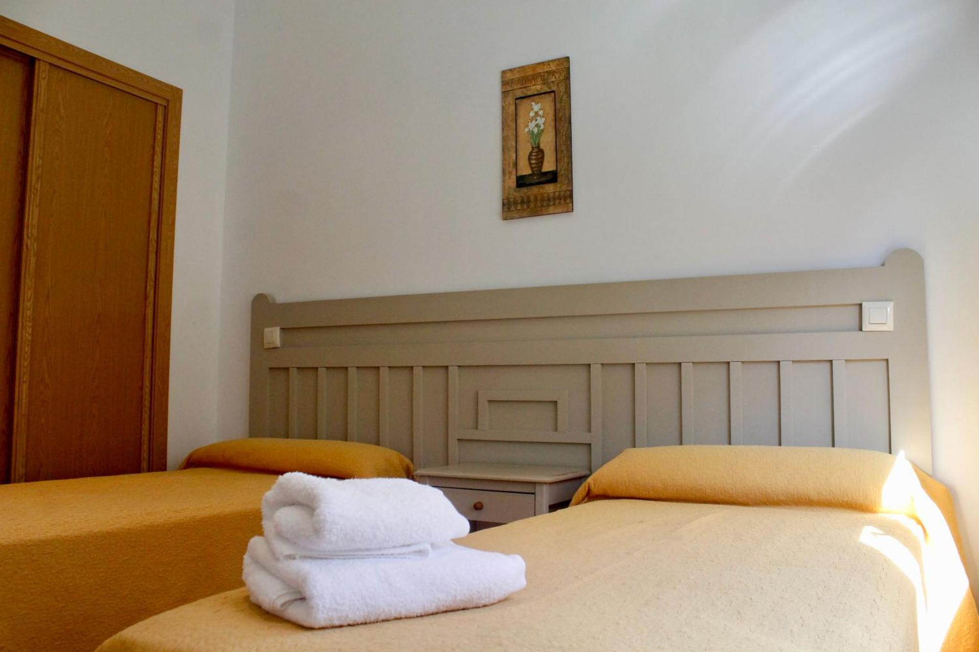 Hostal Restaurante Bustos Villarrubio Esterno foto