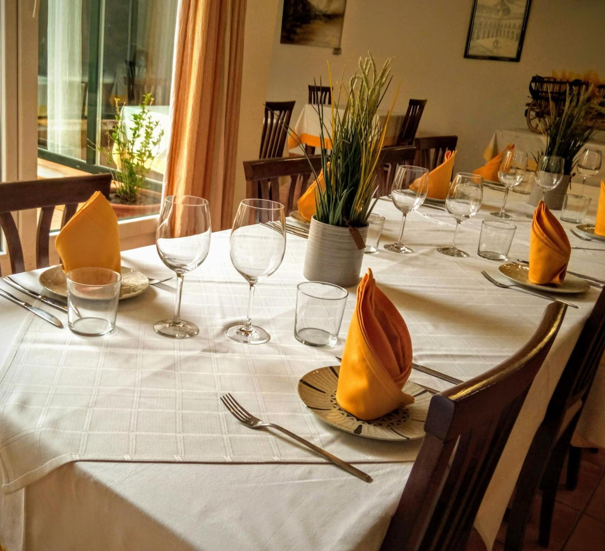 Hostal Restaurante Bustos Villarrubio Esterno foto