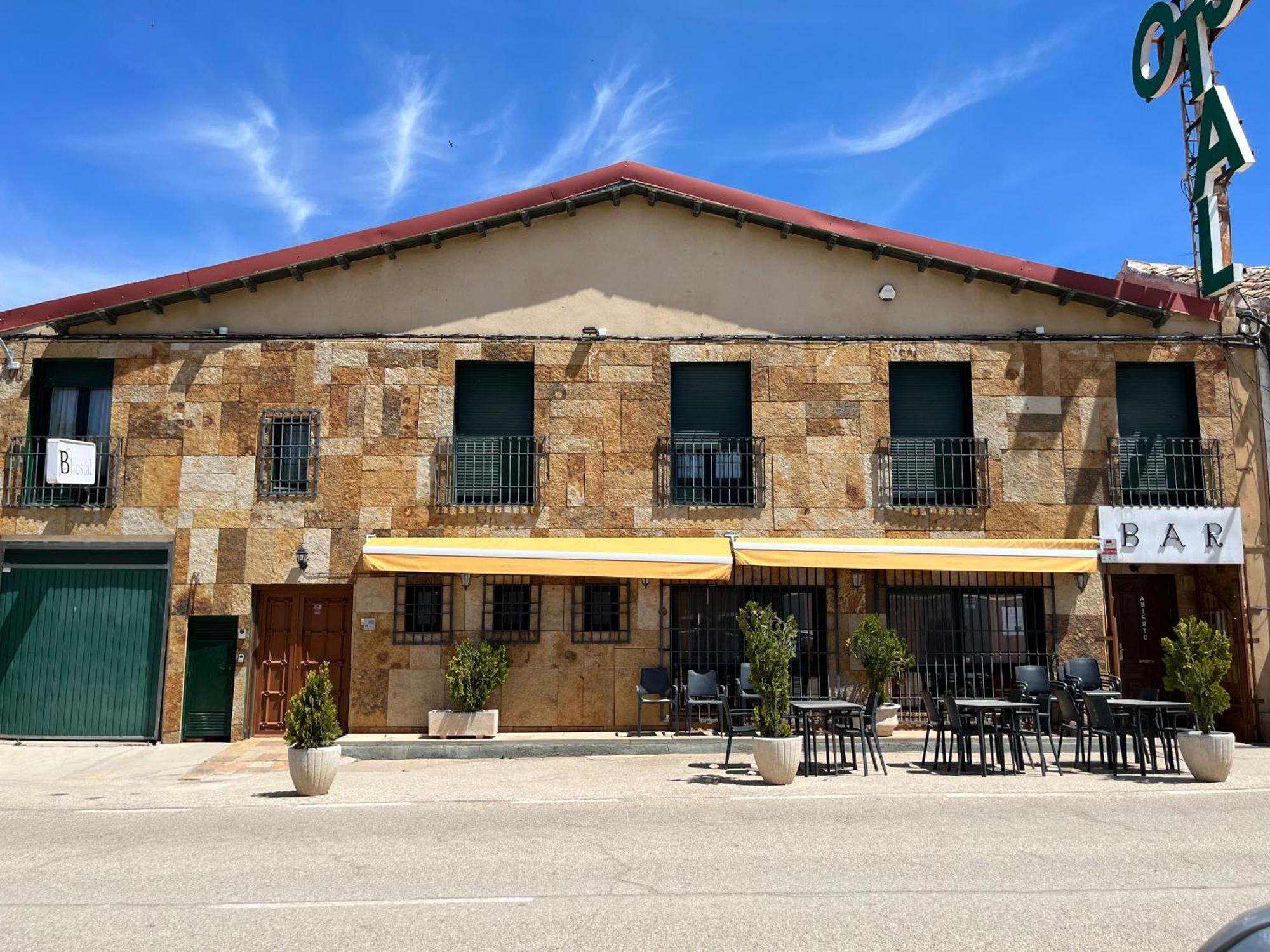 Hostal Restaurante Bustos Villarrubio Esterno foto
