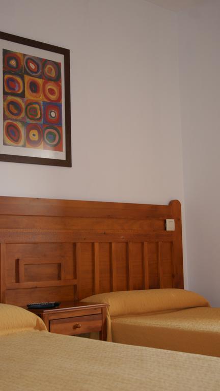 Hostal Restaurante Bustos Villarrubio Esterno foto