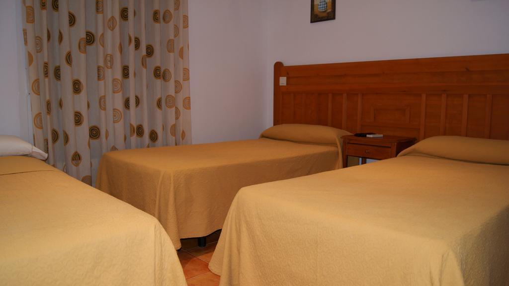 Hostal Restaurante Bustos Villarrubio Esterno foto