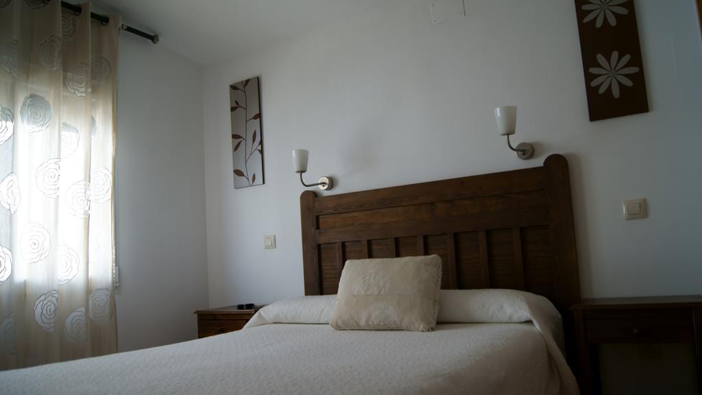 Hostal Restaurante Bustos Villarrubio Esterno foto