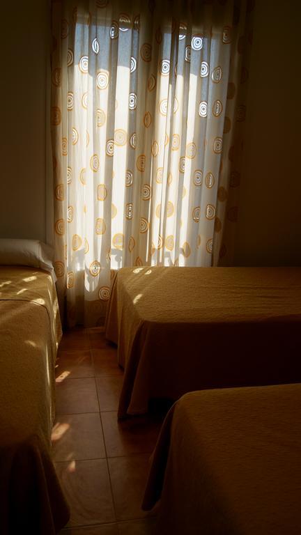 Hostal Restaurante Bustos Villarrubio Esterno foto