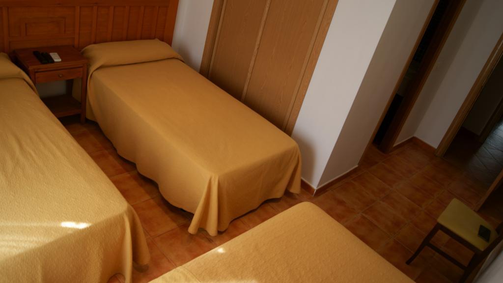 Hostal Restaurante Bustos Villarrubio Esterno foto